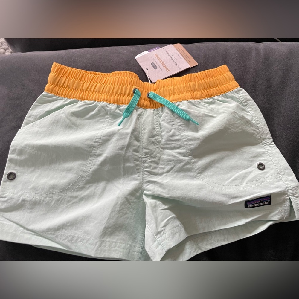 Patagonia. Girls M (10). Lite Distilled Green Baggies. NWT.